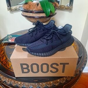 Adidas Yeezy Boost 350 V2 Black Pirate Size 7 HQ4540